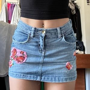 est. 1989 lot 018 2000’s denim skirt y2k patches butterflies and flowers size 10